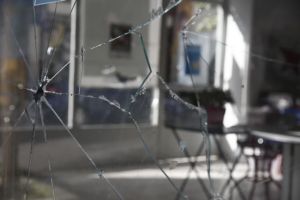 Καταδρομική επίθεση Ρουβίκωνα σε πολυκατάστημα στην Κηφισίας