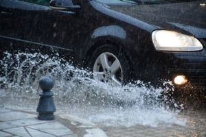 Αττική : Σαρώνει η κακοκαιρία- Ποιοι δρόμοι έκλεισαν