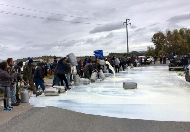 Ιταλία: Εντείνονται οι διαμαρτυρίες γεωργών και κτηνοτρόφων
