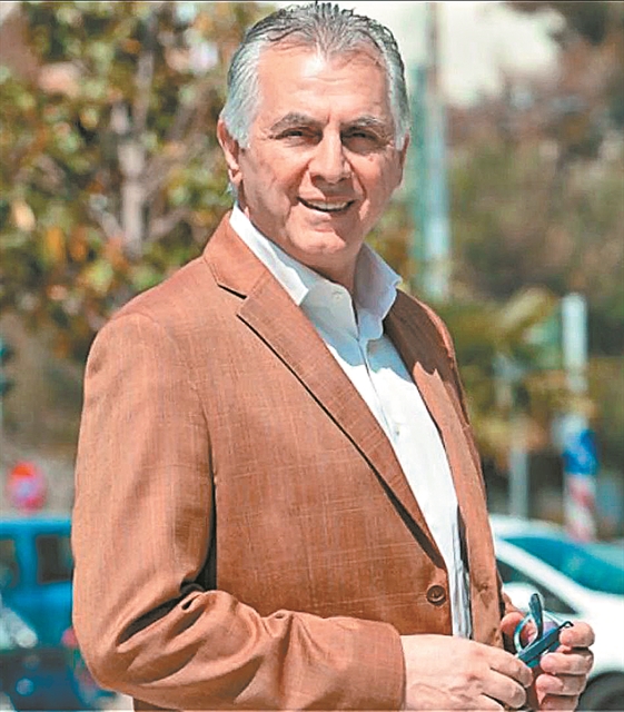 «Τα κόμματα δεν χωρούν στο έργο μας»