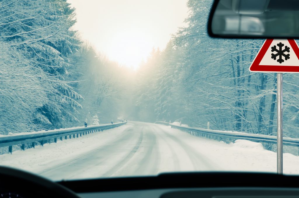 Όλα τα μυστικά για ασφαλή οδήγηση στο χιόνι