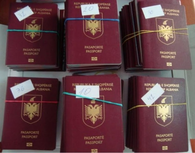 Θησείο : Περίεργη κλοπή 100 αλβανικών διαβατηρίων από διπλωματικό όχημα