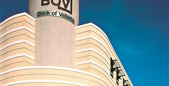 Xάκερ-γεράκια πάνω από την τράπεζα της Μάλτας