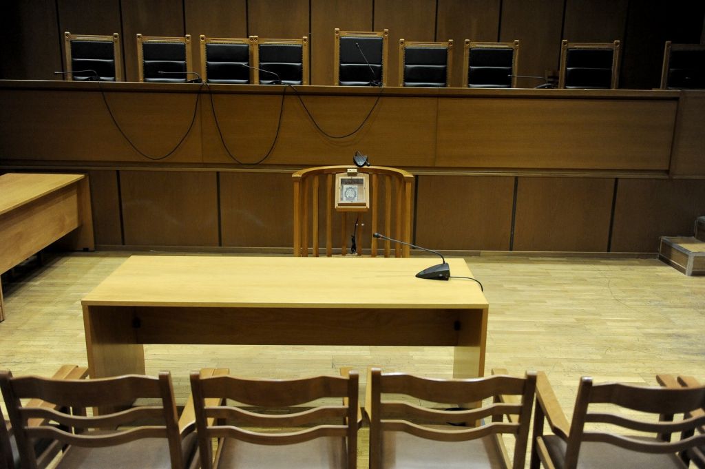 Το λεξικό του Μπαμπινιώτη έδωσε τη… λύση σε δικαστική διαμάχη