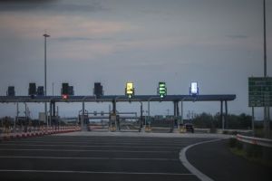 Απίστευτο : Δείτε τί έκανε για να μην πληρώνει διόδια