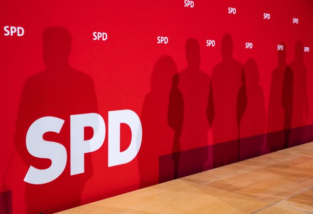 Spiegel : Η κοινωνική πολιτική φρενάρει την πτώση του SPD