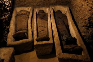 Σπουδαία ανακάλυψη: Στο φως 50 μούμιες 2000 ετών! (pic)