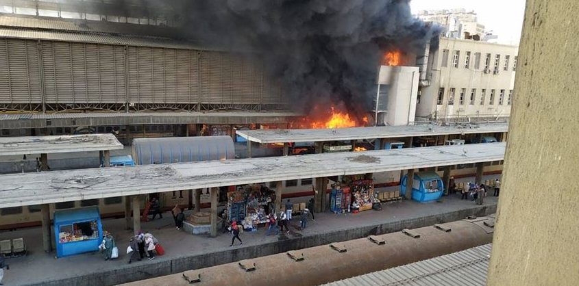 Αίγυπτος: Νεκροί και τραυματίες από πυρκαγιά σε σιδηροδρομικό σταθμό