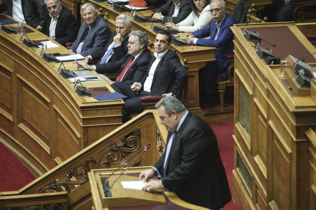 Στην κόψη του ξυραφιού η κυβέρνηση μετά τον πόλεμο που άνοιξαν Τσίπρας με Καμμένο