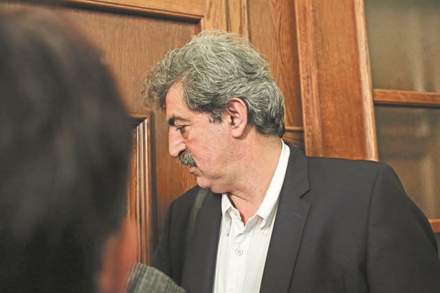 Αντιπερισπασμός για Πολάκη με πυρά στις «ελίτ»