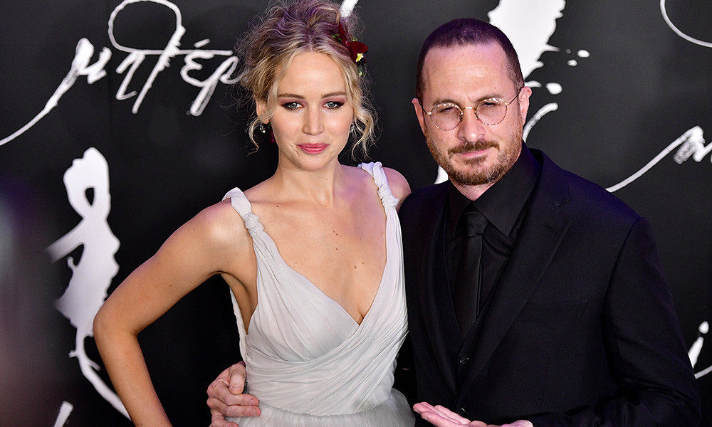 Τζένιφερ Λόρενς : Βέρα στο δεξί με τον Κουκ Μαρόνι