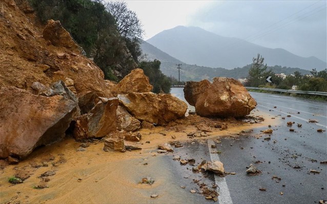 Κρήτη: Τεράστιες καταστροφές αφήνει η κακοκαιρία – Νέες έρευνες για τον αγνοούμενο