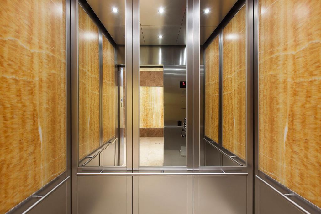 Αναρωτηθήκατε ποτέ γιατί οι ανελκυστήρες έχουν καθρέπτες;