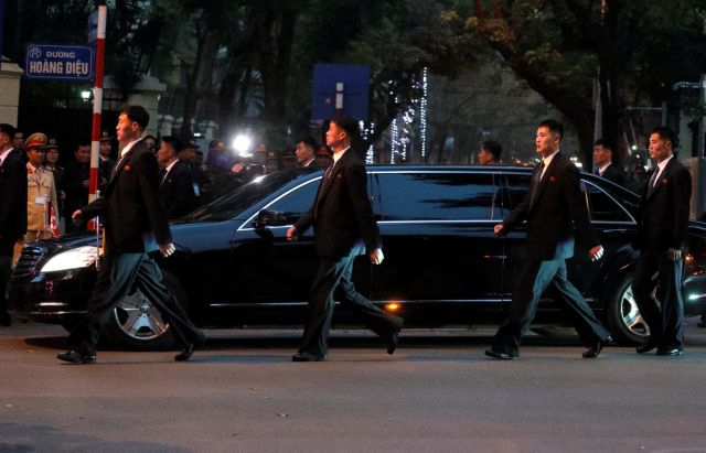 Στο… τρέξιμο και πάλι οι σωματοφύλακες του Κιμ