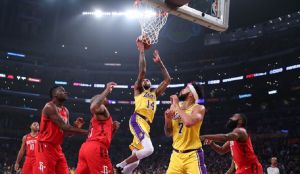 Επέστρεψαν από το -18 οι Λέικερς, 111-106 τους Ρόκετς