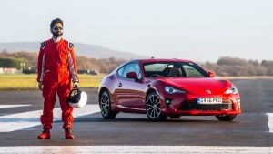 Τυφλός κάθισε στο τιμόνι και οδήγησε όπως ένας ραλίστας