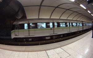 Ανδρας ανασύρθηκε χωρίς τις αισθήσεις του από τις γραμμές του Μετρό