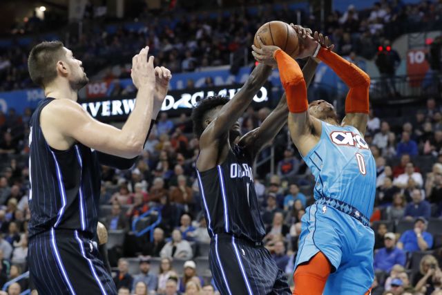 O Ουέστμπρουκ «κυνηγάει» τον Τσάμπερλέϊν