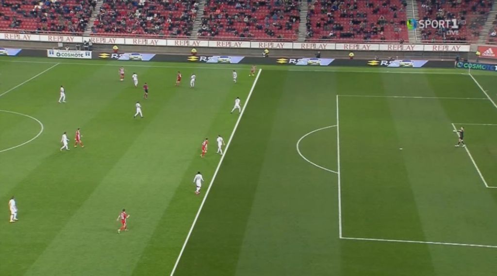 Έκοψε τον Τσιμίκα με ανύπαρκτο οφσάιντ ο Κομίνης