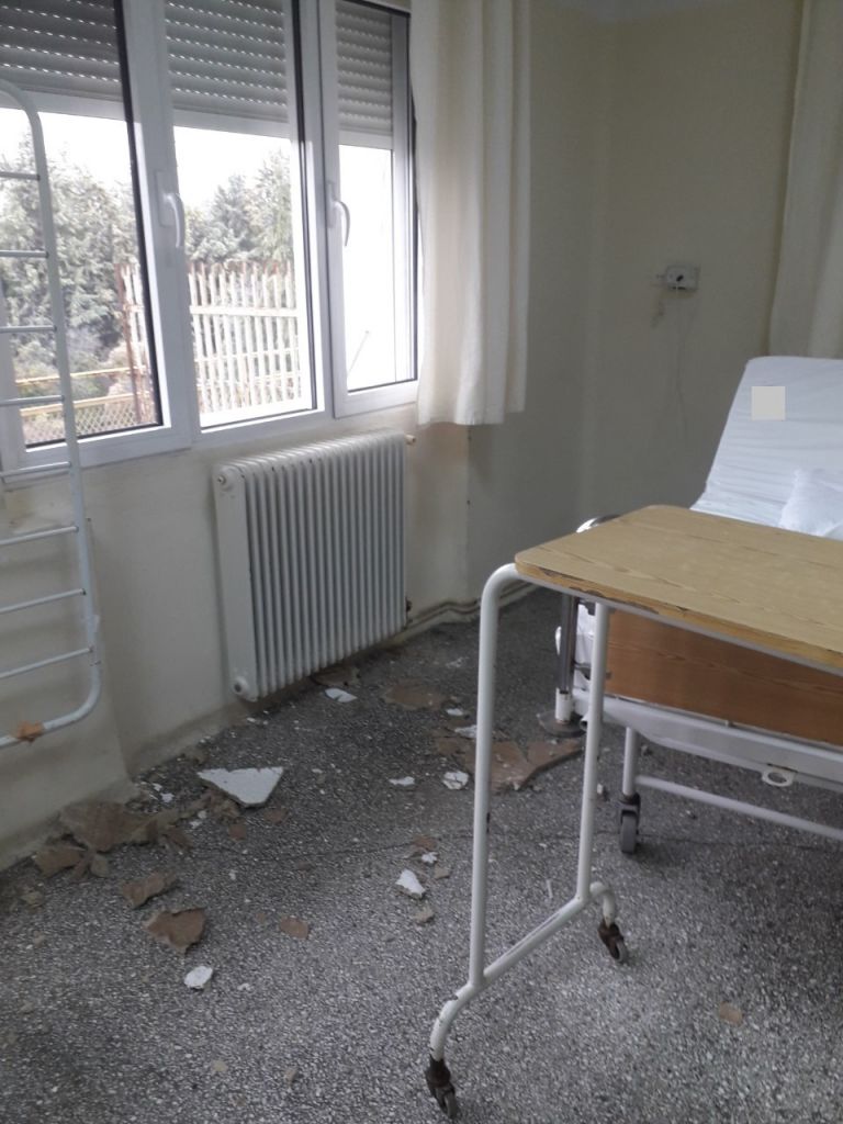 Πέφτουν σοβάδες δίπλα σε ασθενείς στο νοσοκομείο του Κιλκίς (εικόνες)