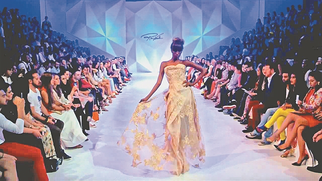 Από τον ελληνικό γάμο στα… πόδια της Κένταλ