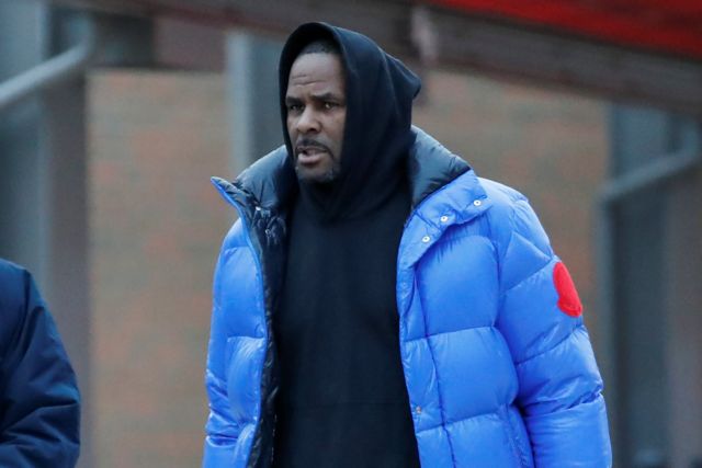 R.Kelly: Ελεύθερος με εγγύηση για τις κατηγορίες σεξουαλικής κακοποίησης ανηλίκων