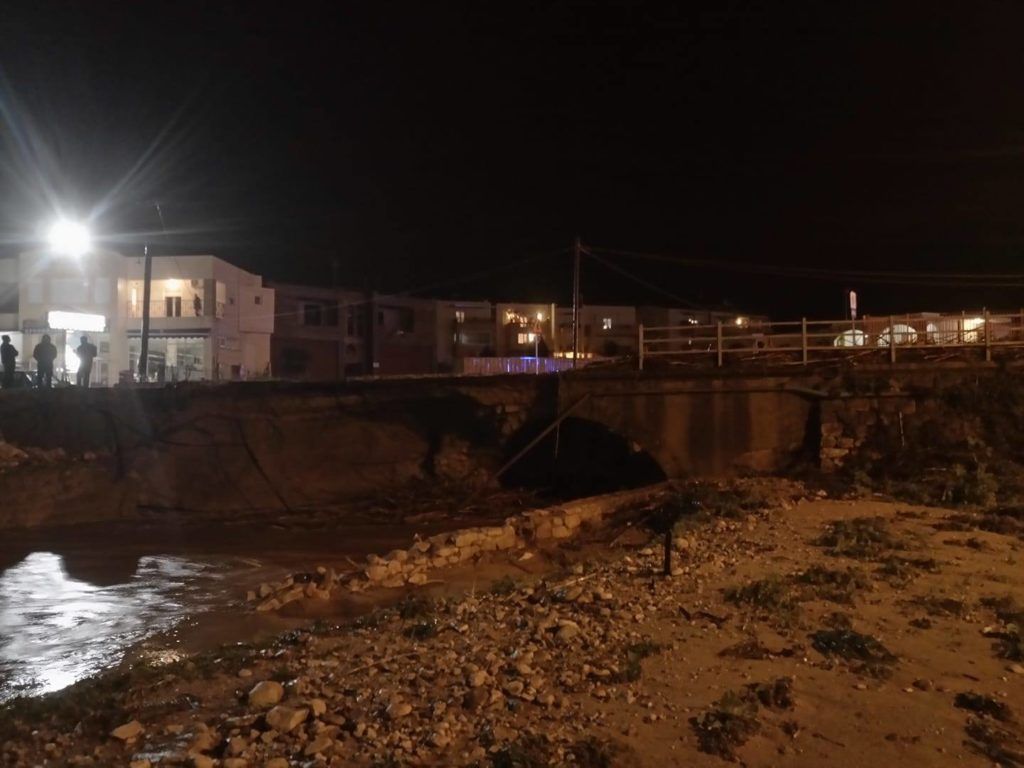 Εκκενώθηκε οικισμός στο Ρέθυμνο, νέα κατάρρευση γέφυρας