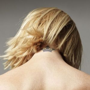 Καλλιτέχνης τατουάζ ομολόγησε πως αφαίρεσε το αφτί πελάτη του