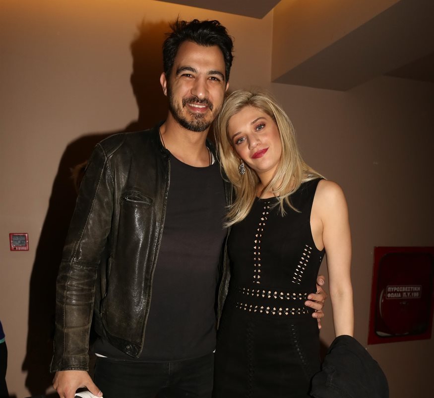 Η Τζένη Θεωνά φωτογραφίζεται στον όγδοο μήνα της εγκυμοσύνης της