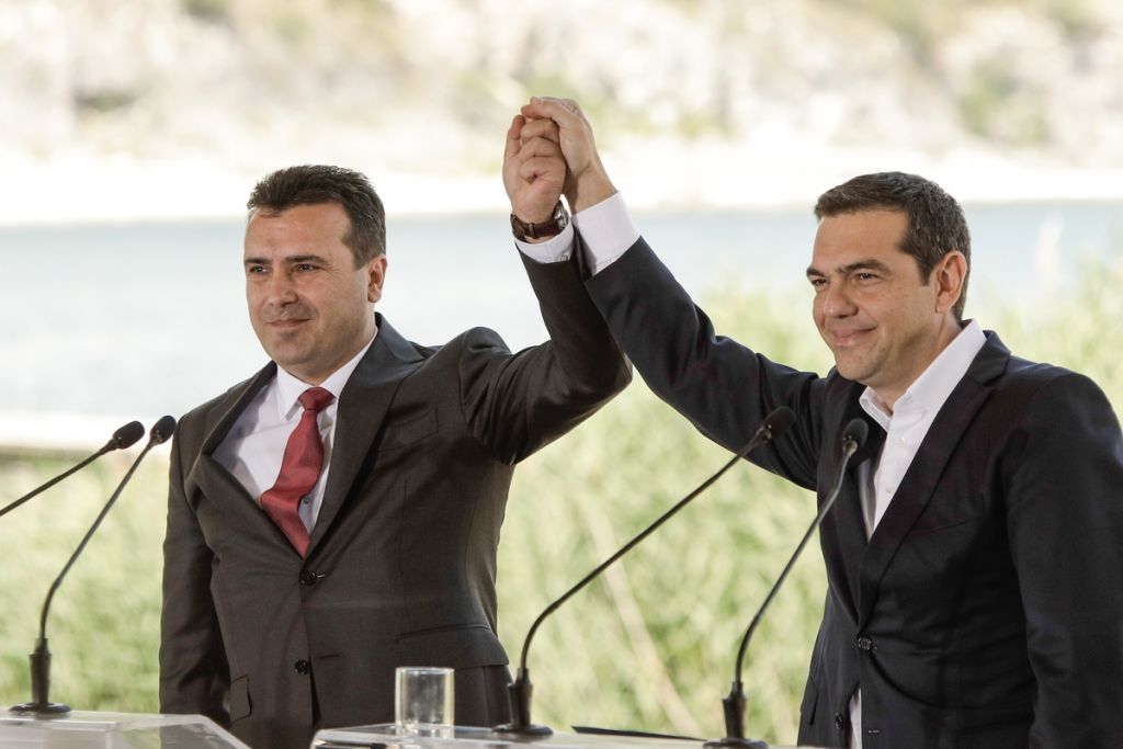 Ο Τσίπρας θα βραβευτεί για το Μακεδονικό την ώρα που ο ΣΥΡΙΖΑ καταρρέει
