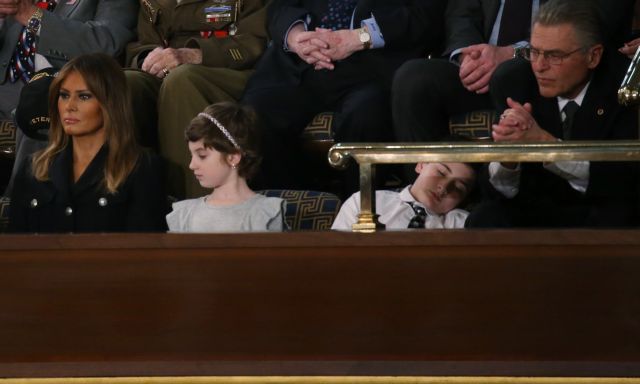 «Ηρωας» ο 11χρονος καλεσμένος του Τραμπ που αποκοιμήθηκε ακούγοντας την ομιλία του προέδρου