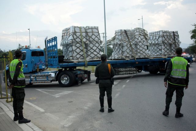 Βενεζουέλα: Εκατοντάδες τόνοι τροφίμων καθηλωμένοι στα σύνορα με Κολομβία