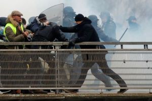 Φυλάκιση ενός έτους για τον πρώην πυγμάχο των «Κίτρινων Γιλέκων»