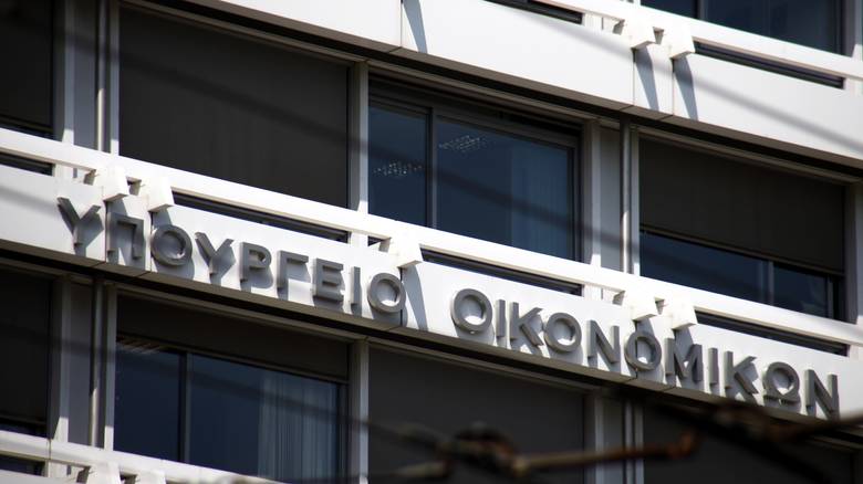 Εξτρα φόρους και περικοπές έφεραν τα Μνημόνια