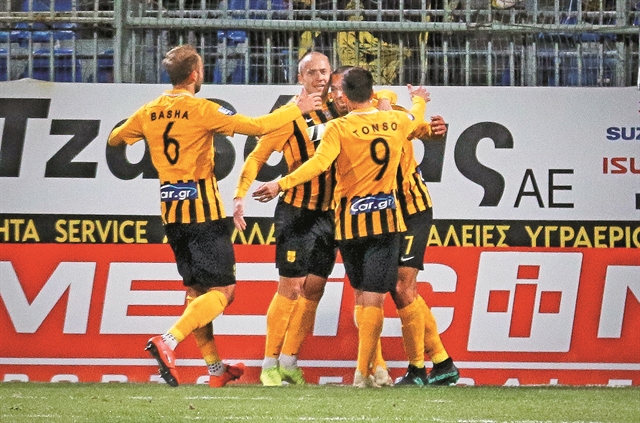 Με θρίαμβο περνάει τα σύνορα