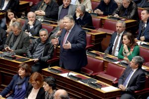 Βενιζέλος κατά Τσακαλώτου: Αν θέλει άφεση ας απευθυνθεί στον Πάπα