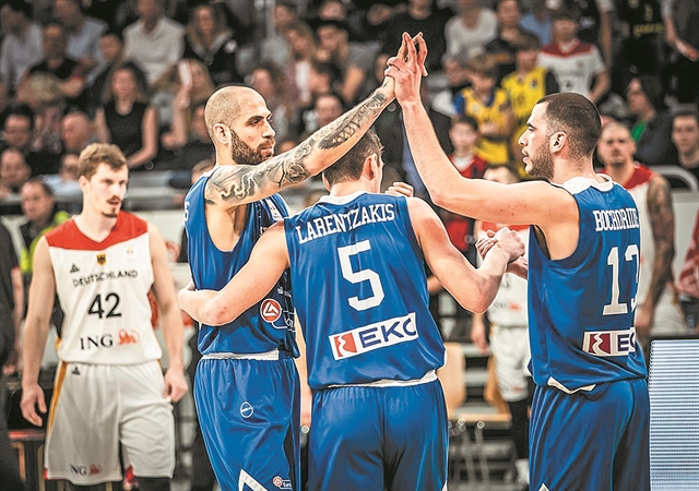 Περήφανα νιάτα, τιμημένα γηρατειά!