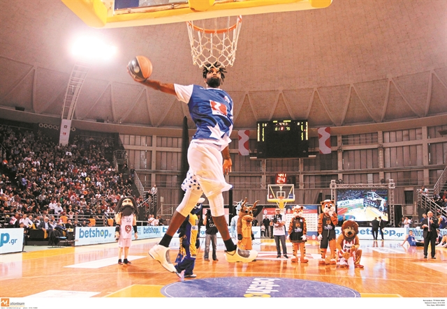 Τα παιδία παίζει