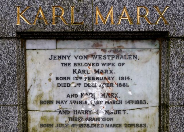 Βρετανία: Βεβήλωσαν τον τάφο του Μαρξ στο Λονδίνο