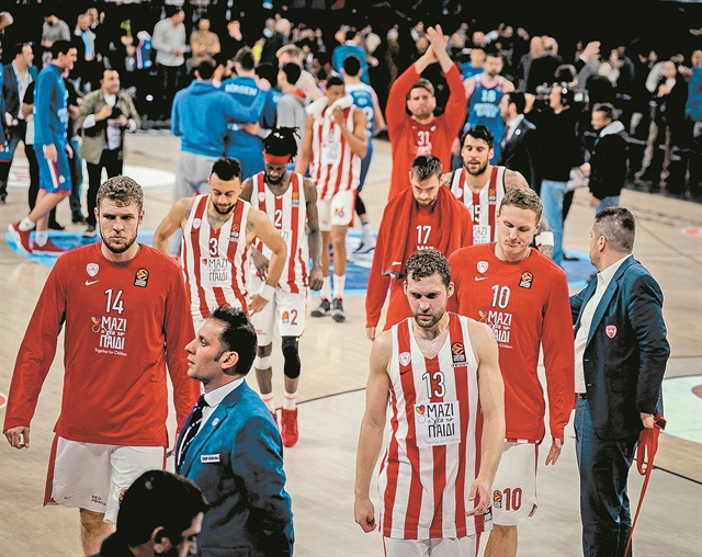 Με την πλάτη στον τοίχο