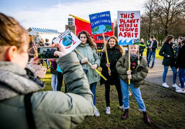 Ολλανδία: Χιλιάδες μαθητές διαδήλωσαν για το κλίμα