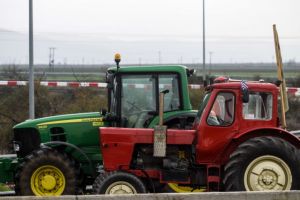 Σνομπάρουν τον Αραχωβίτη οι αγρότες : Κλείνουν και Πλατύκαμπο