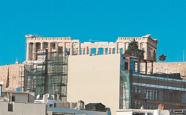 Αυτοψία στα μεγαθήρια δίπλα στην Ακρόπολη