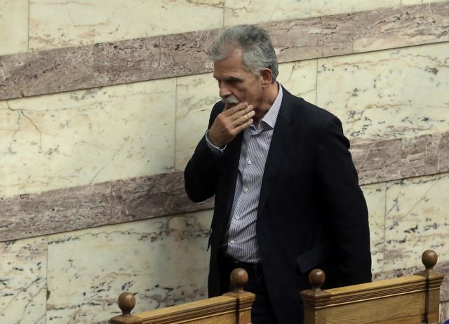 Σάλος για τα δεκανίκια του ΣΥΡΙΖΑ : «Κοινοβουλευτική ντροπή»