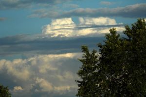 Μικρή άνοδος της θερμοκρασίας και ασθενείς βροχές