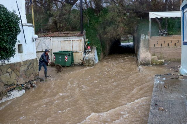 Κρήτη: Εκκενώνεται οικισμός κοντά σε ποταμό