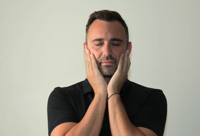 To πρώτο του θεατρικό έργο παρουσιάζει ο Γιώργος Καπουτζίδης