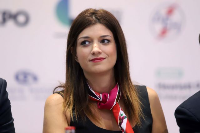 Οργιάζει το Twitter με τα πεντοχίλιαρα της Νοτοπούλου