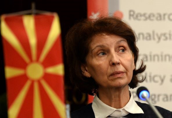Υποψήφια πρόεδρος «Βόρειας Μακεδονίας» : Εχω και φωτογραφίες με μπικίνι…