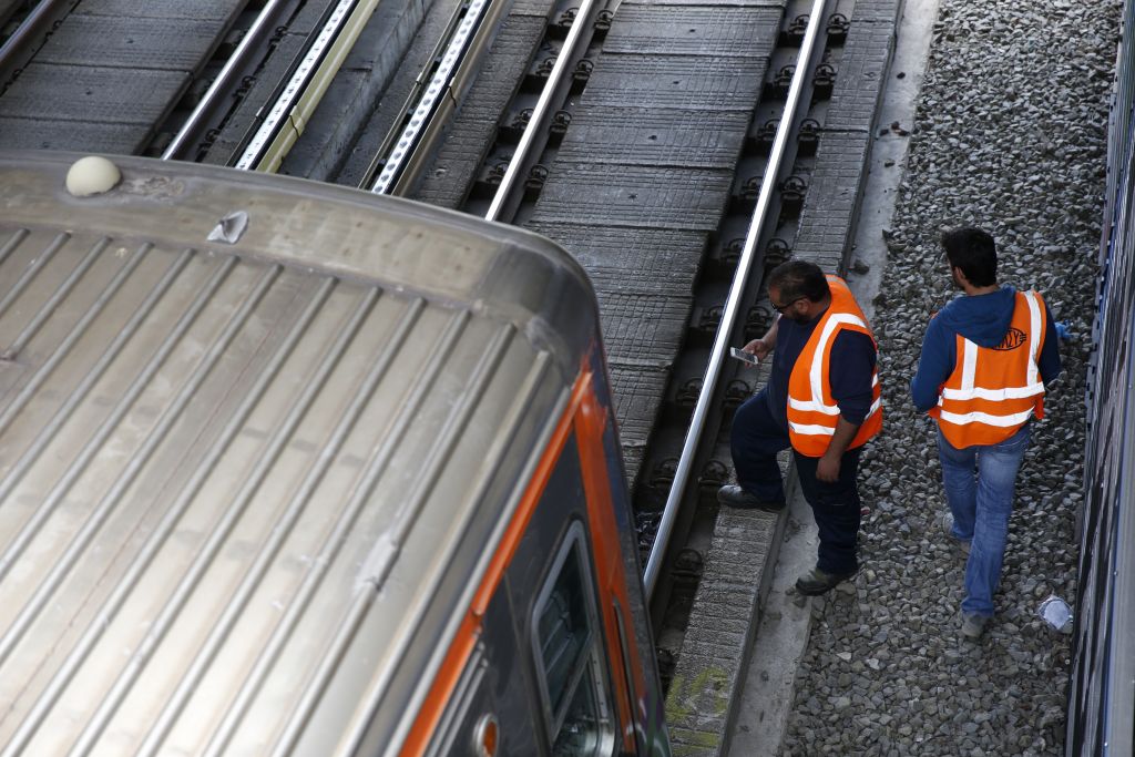 Εκλεψαν σιδηροδρομικά καλώδια – Εγκλωβισμένοι επιβάτες σε τρένα